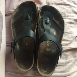 Black Gizeh Birkenstock’s